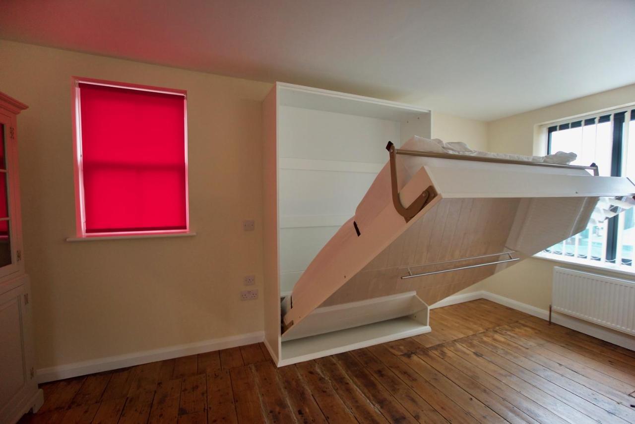 Spacious With Roof Terrace, Near The Waterfront,